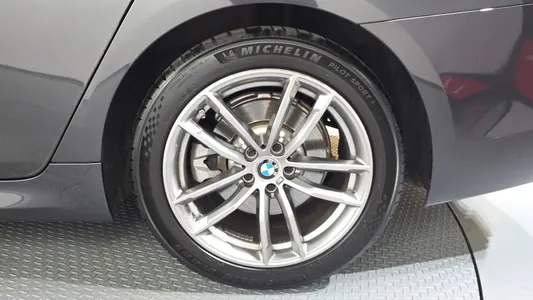 BMW 5 Series (G30) 520i M 2020 21