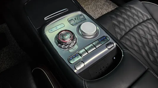Genesis G90 (RS 4) 3.5 e-S/C AWD LWB 2023 9