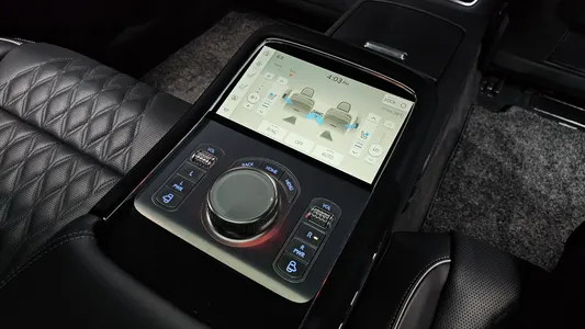 Genesis G90 (RS 4) 3.5 e-S/C AWD LWB 2023 18