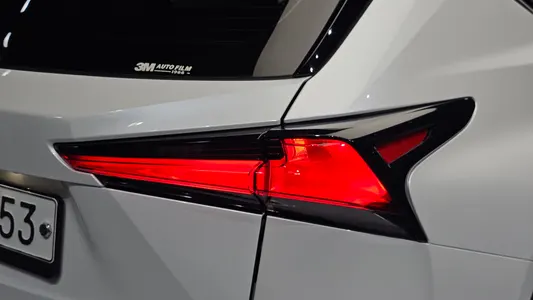 Lexus NX300h 2019 23
