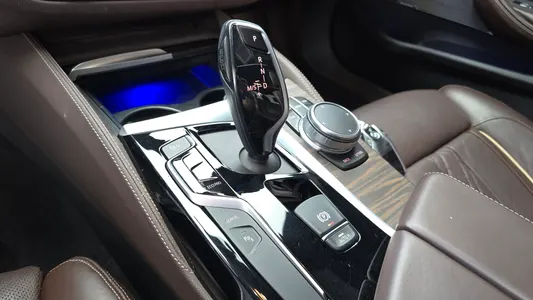 BMW 5 Series (G30) 530e M 2020 8
