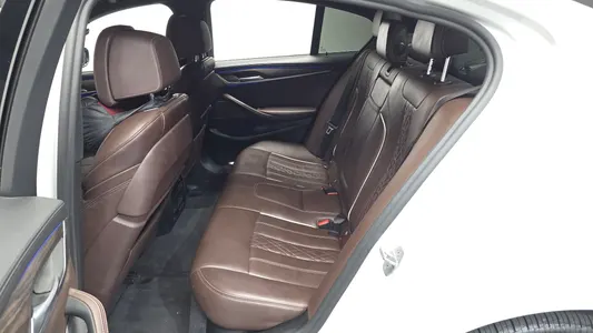 BMW 5 Series (G30) 530e M 2020 10