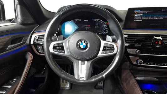 BMW 5 Series (G30) 530e M 2020 12