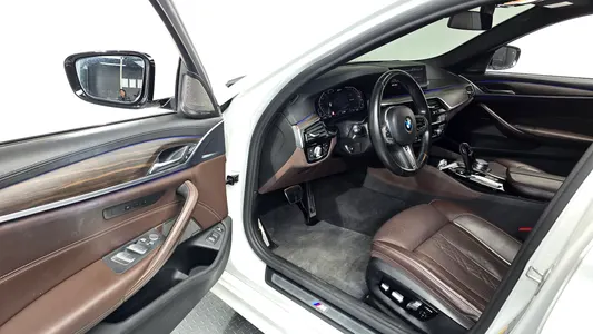 BMW 5 Series (G30) 530e M 2020 9