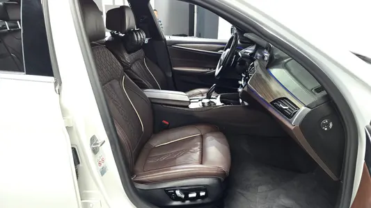 BMW 5 Series (G30) 530e M 2020 26