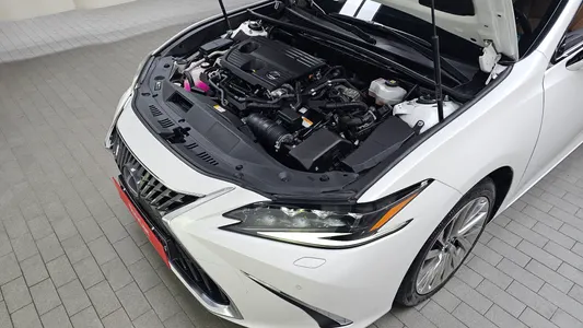 Lexus ES300h 7 2022 6