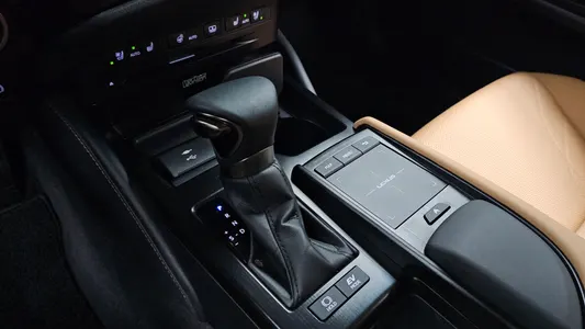Lexus ES300h 7 2022 9