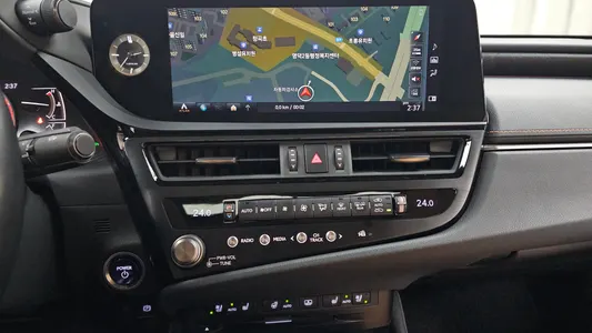 Lexus ES300h 7 2022 20