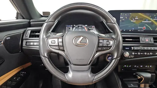 Lexus ES300h 7 2022 18