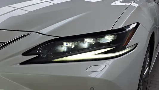 Lexus ES300h 7 2022 22