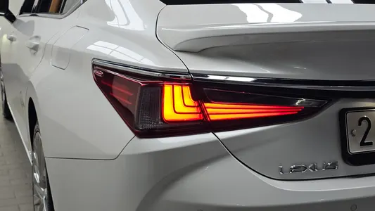 Lexus ES300h 7 2022 23