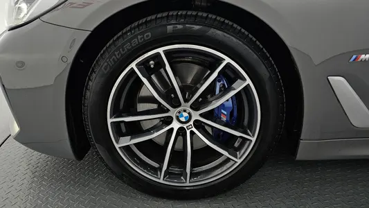 BMW 5 Series (G30) 520i M 2022 5
