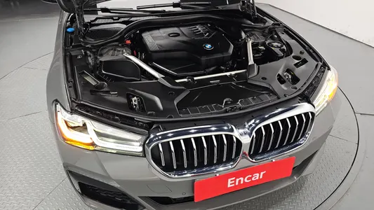 BMW 5 Series (G30) 520i M 2022 6