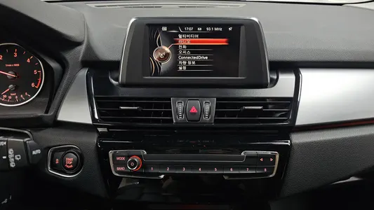BMW 2 Series Tourer (F45) 2016 11