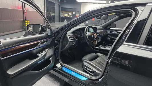 BMW 7 Series (G11) 750Li xDrive 2016 10