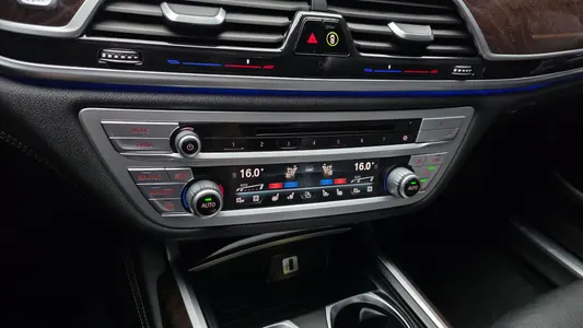 BMW 7 Series (G11) 750Li xDrive 2016 17