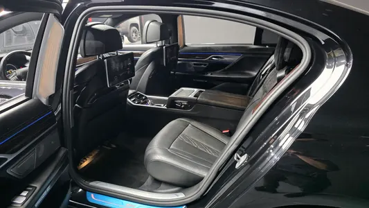 BMW 7 Series (G11) 750Li xDrive 2016 26