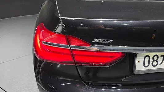 BMW 7 Series (G11) 750Li xDrive 2016 23