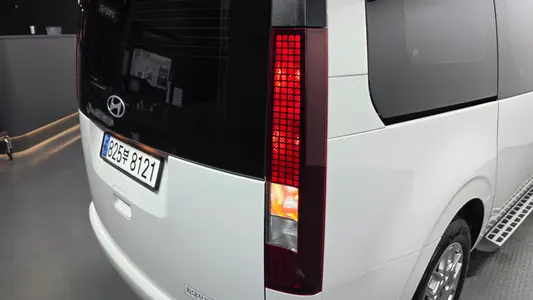Hyundai Staria HEV 1.6 5 2024 23