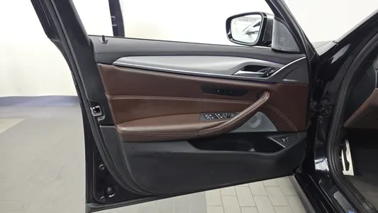 BMW 5 Series (G30) M550d xDrive 2018 24