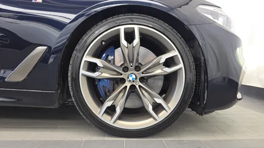 BMW 5 Series (G30) M550d xDrive 2018 21