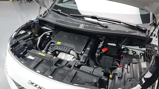 Peugeot 3008 2 1.2 Pure Tech GT 2022 6