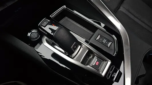Peugeot 3008 2 1.2 Pure Tech GT 2022 9