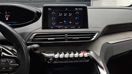 Peugeot 3008 2 1.2 Pure Tech GT 2022 13
