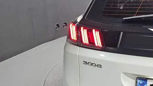 Peugeot 3008 2 1.2 Pure Tech GT 2022 24