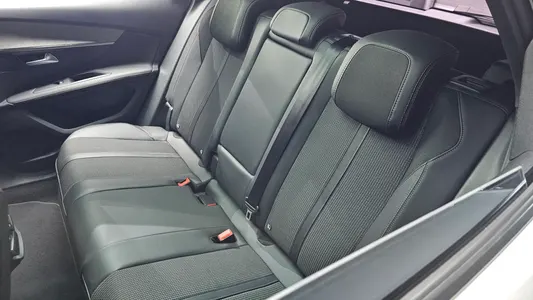 Peugeot 3008 2 1.2 Pure Tech GT 2022 29