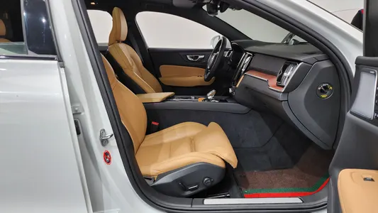 Volvo V60 2 B5 AWD 2023 26