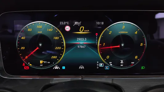 Mercedes-Benz E-Class W213 E220d 4MATIC AMG Line 2021 8