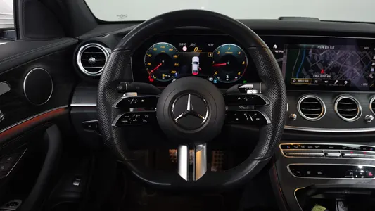 Mercedes-Benz E-Class W213 E220d 4MATIC AMG Line 2021 12