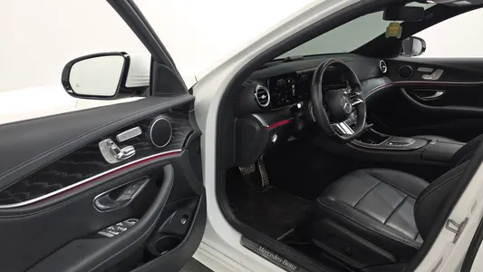 Mercedes-Benz E-Class W213 E220d 4MATIC AMG Line 2021 10