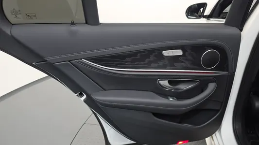 Mercedes-Benz E-Class W213 E220d 4MATIC AMG Line 2021 25