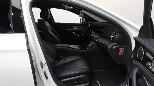 Mercedes-Benz E-Class W213 E220d 4MATIC AMG Line 2021 26