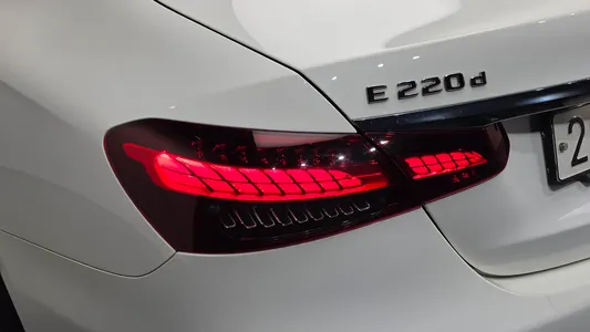 Mercedes-Benz E-Class W213 E220d 4MATIC AMG Line 2021 23