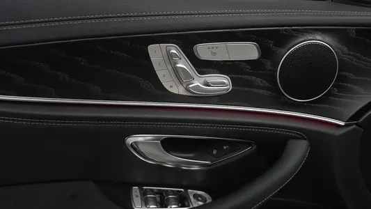 Mercedes-Benz E-Class W213 E220d 4MATIC AMG Line 2021 27