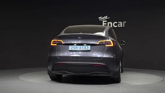 Tesla Y AWD 2021 4