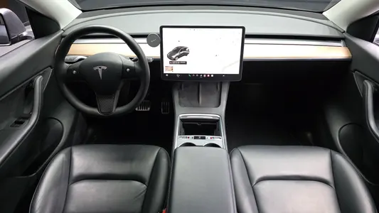 Tesla Y AWD 2021 7