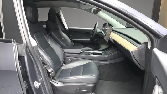 Tesla Y AWD 2021 11