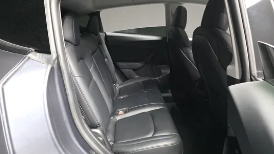 Tesla Y AWD 2021 12