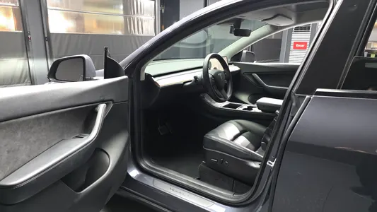 Tesla Y AWD 2021 10