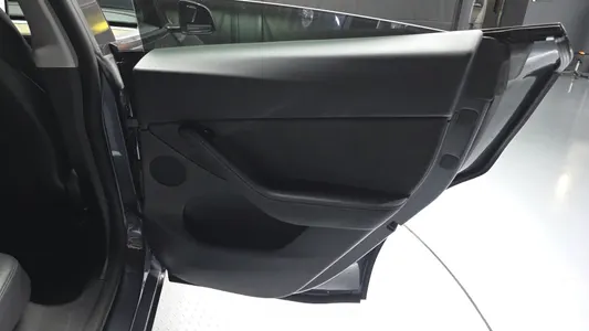 Tesla Y AWD 2021 25