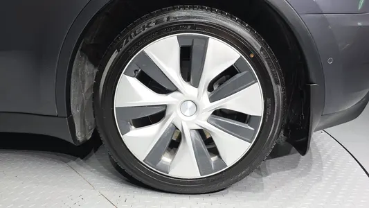 Tesla Y AWD 2021 21