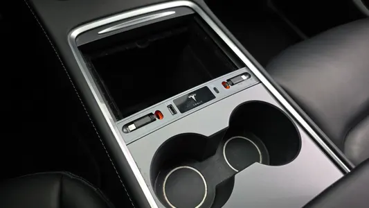Tesla Y AWD 2021 29