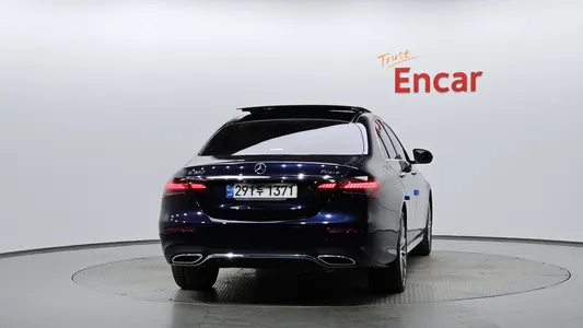 Mercedes-Benz E-Class W213 E350 4MATIC AMG Line 2022 4