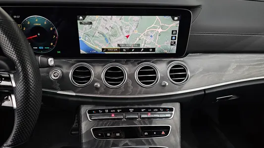 Mercedes-Benz E-Class W213 E350 4MATIC AMG Line 2022 14