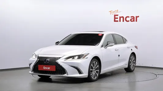 Lexus ES300h 7 2020
