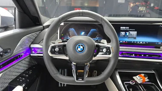 BMW 7 Series (G70) 750e xDrive M 2024 13